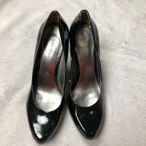 Nine West Black Patent Leather Round Toe Pump - Picture 6 of 9